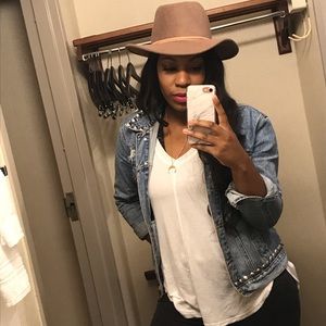 Meet your Posher, Tia